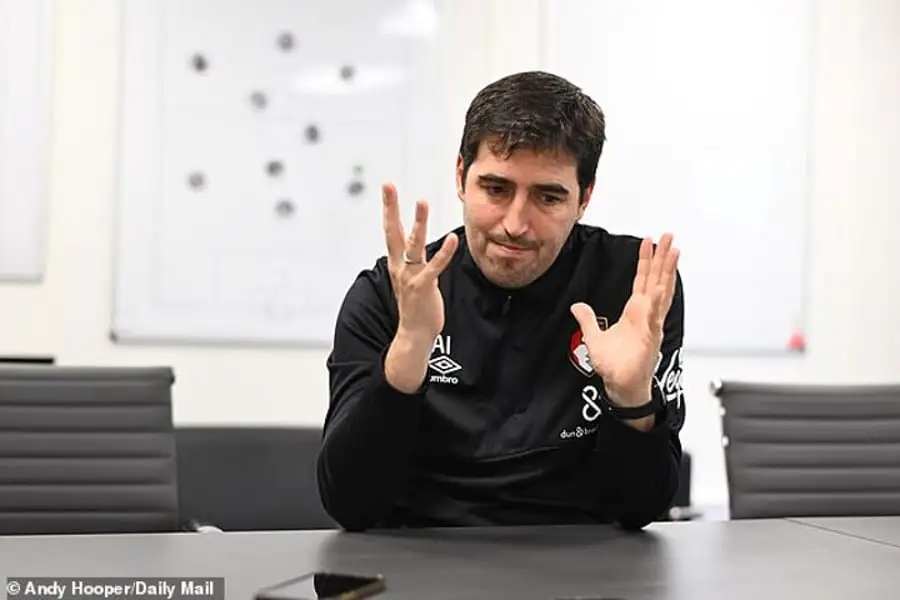 Andoni Iraola: NFL fan and Arteta's friend turns he into top tactician