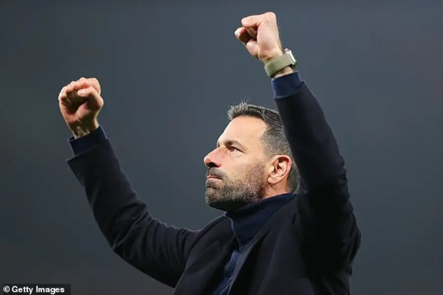 Man Utd stars are 'desperate for Van Nistelrooy to STAY' under new boss Amorim